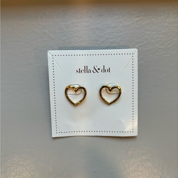 Stella & Dot Hammered Heart GOLD Stud Earrings - Picture 3 of 8